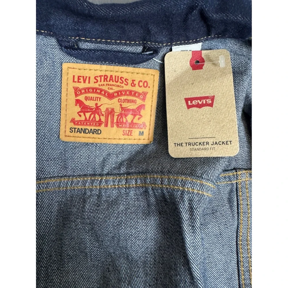 Levis Mens The Trucker Jacket Dark Indigo Denim Standard Fit Size Medium NWT